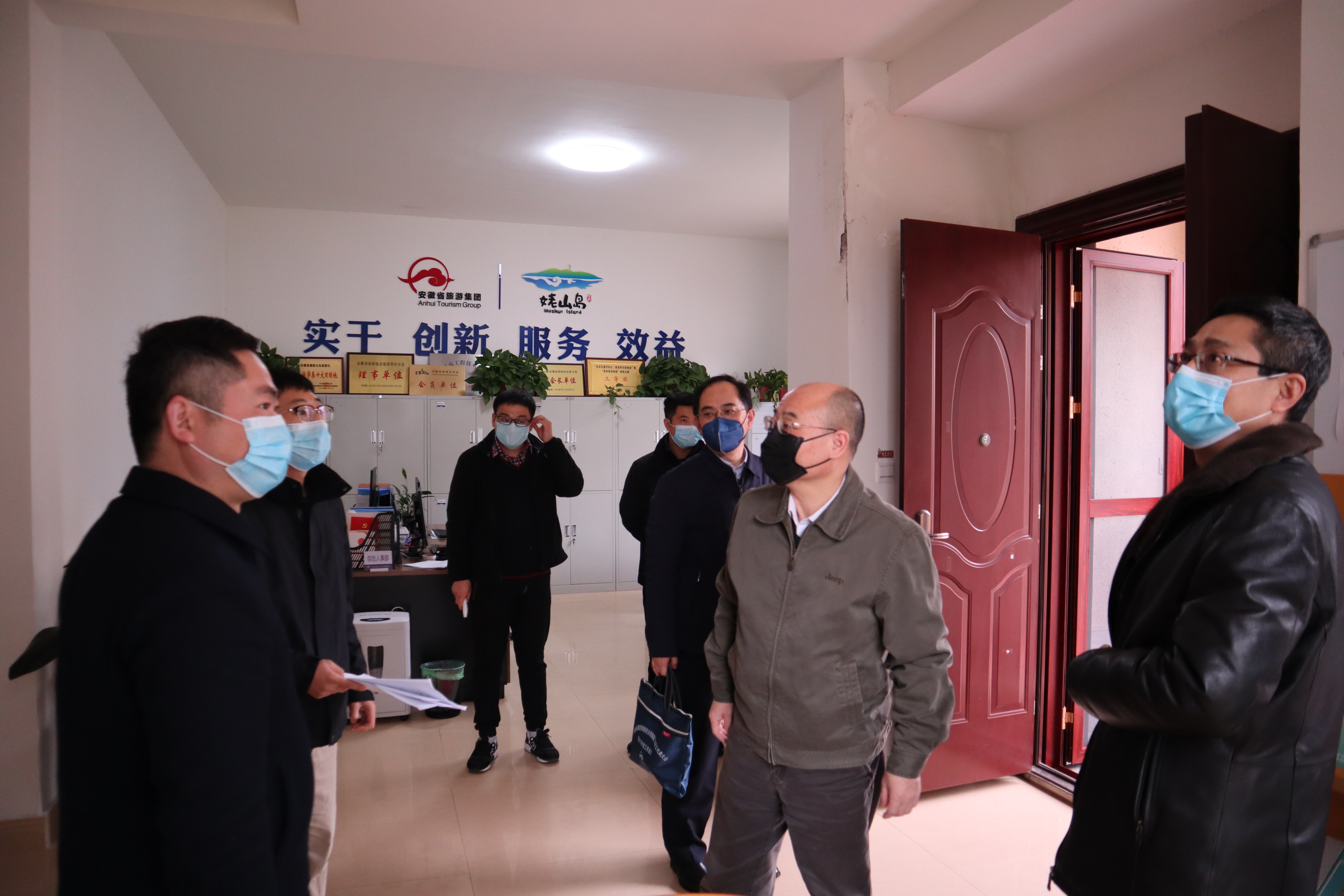 省必威国际集团总经理张辉一行到姥山岛必威国际发展公司调研复工复产及姥山岛项目推进工作